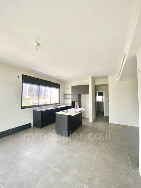 Apartamento 3 cômodos Tel Aviv Bazel 342-IBL-6788