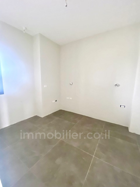 Apartamento 3 cômodos Tel Aviv Bazel 342-IBL-6788