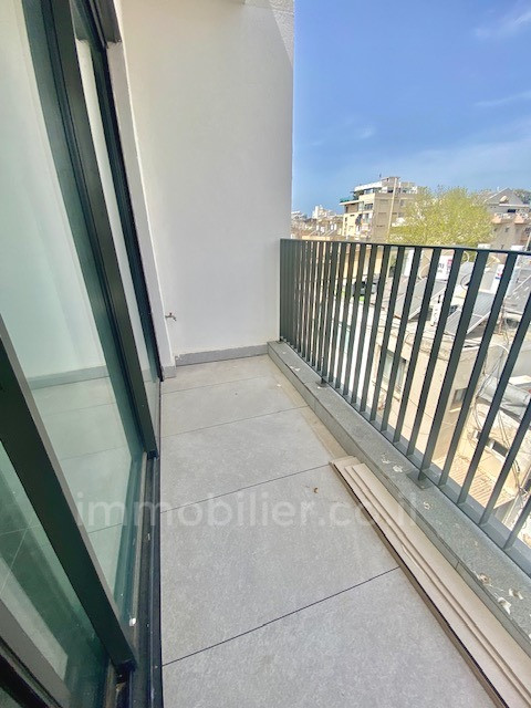 Apartamento 3 cômodos Tel Aviv Bazel 342-IBL-6788