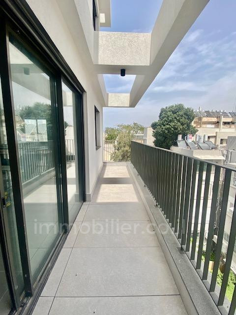 Apartamento 3 cômodos Tel Aviv Bazel 342-IBL-6789