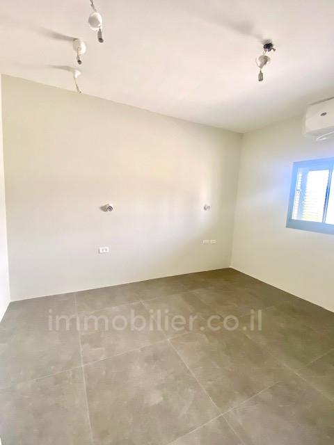 Apartamento 3 cômodos Tel Aviv Bazel 342-IBL-6789