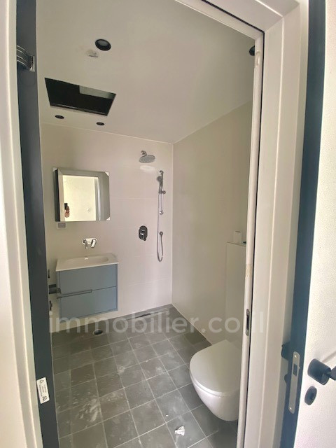 Apartamento 3 cômodos Tel Aviv Bazel 342-IBL-6789