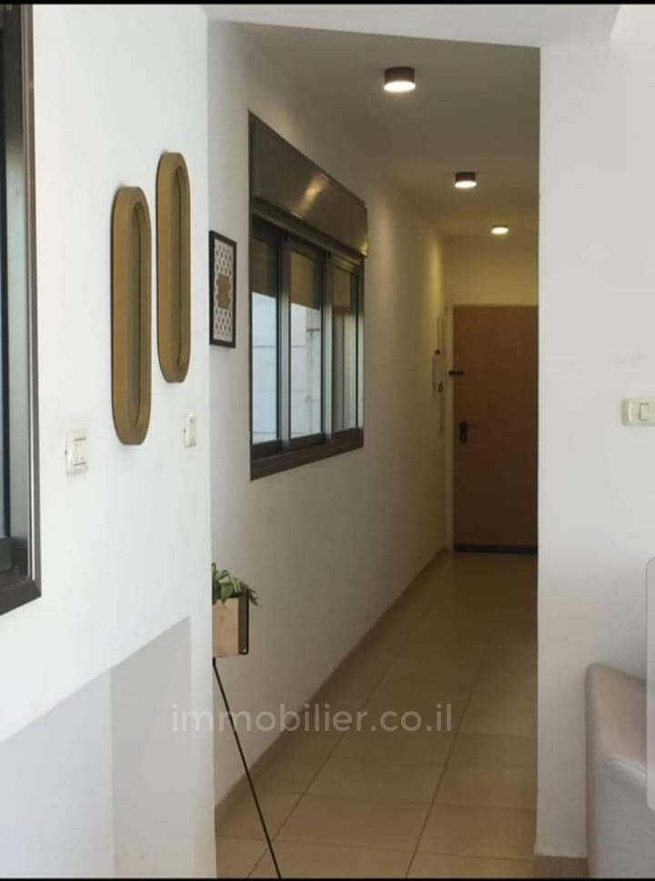 Apartamento 2 cômodos Tel Aviv Levinsky 342-IBL-6836