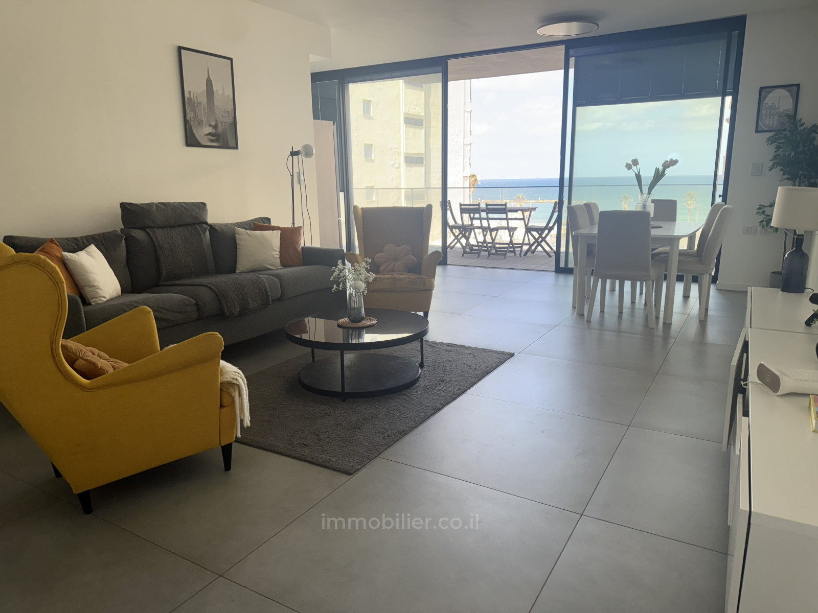 Apartamento 4 cômodos Tel Aviv Primeira linha de mar 342-IBL-6841