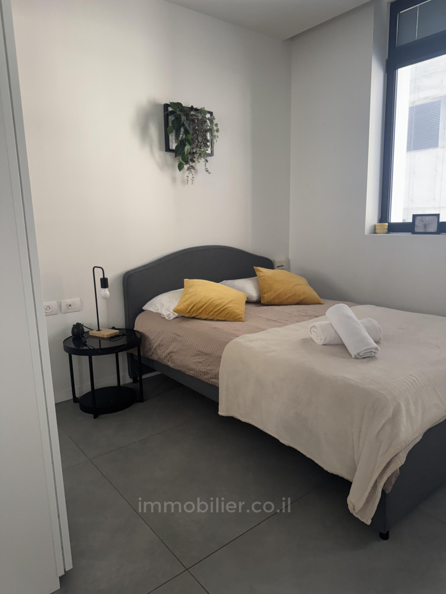 Apartamento 4 cômodos Tel Aviv Primeira linha de mar 342-IBL-6841