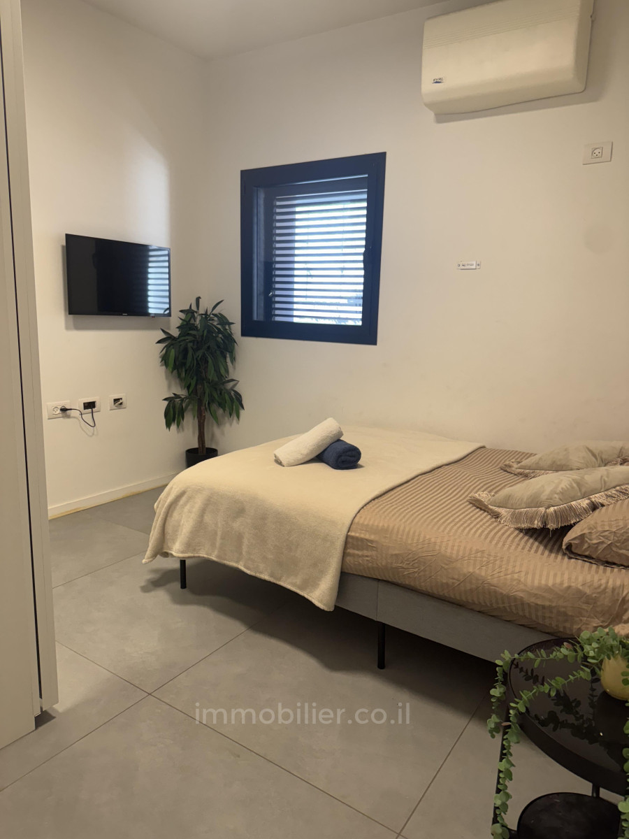 Apartamento 4 cômodos Tel Aviv Primeira linha de mar 342-IBL-6841