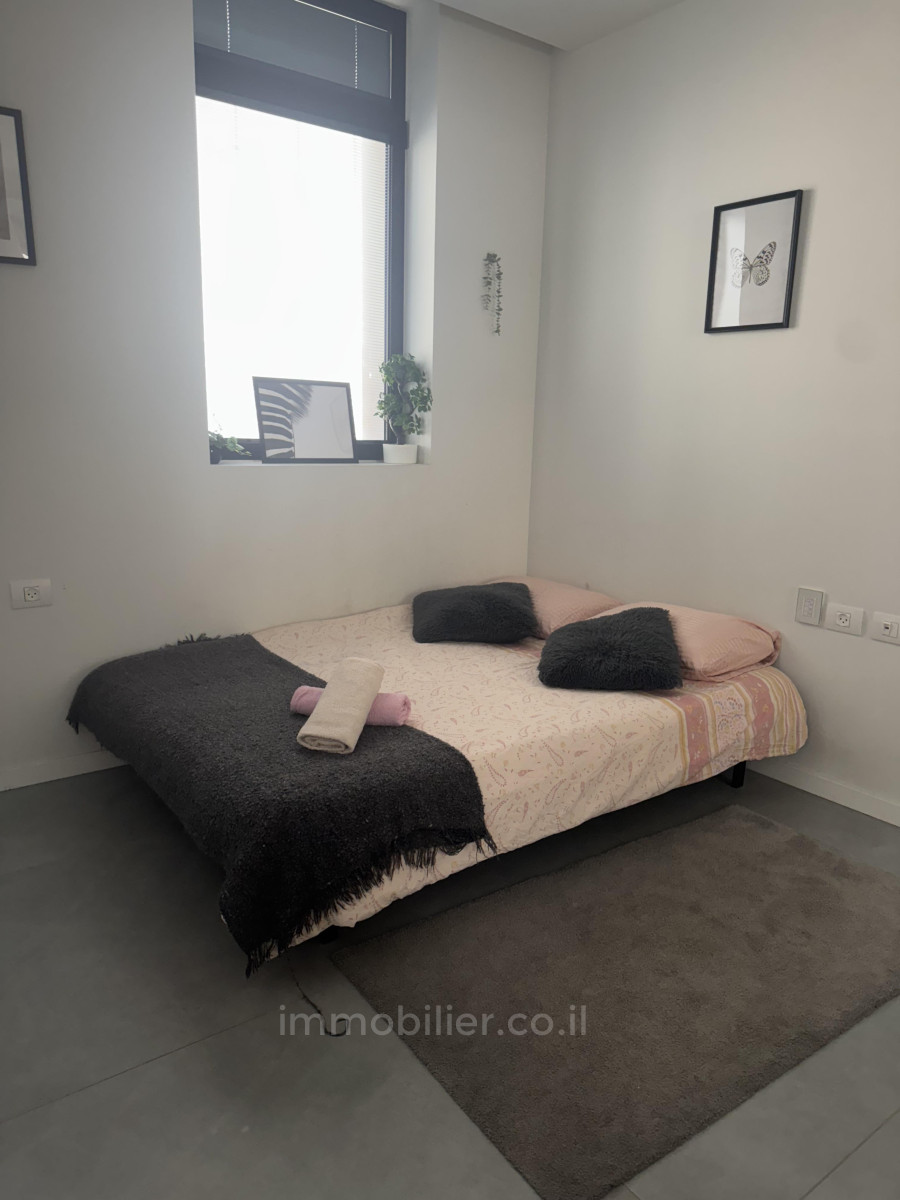 Apartamento 4 cômodos Tel Aviv Primeira linha de mar 342-IBL-6841