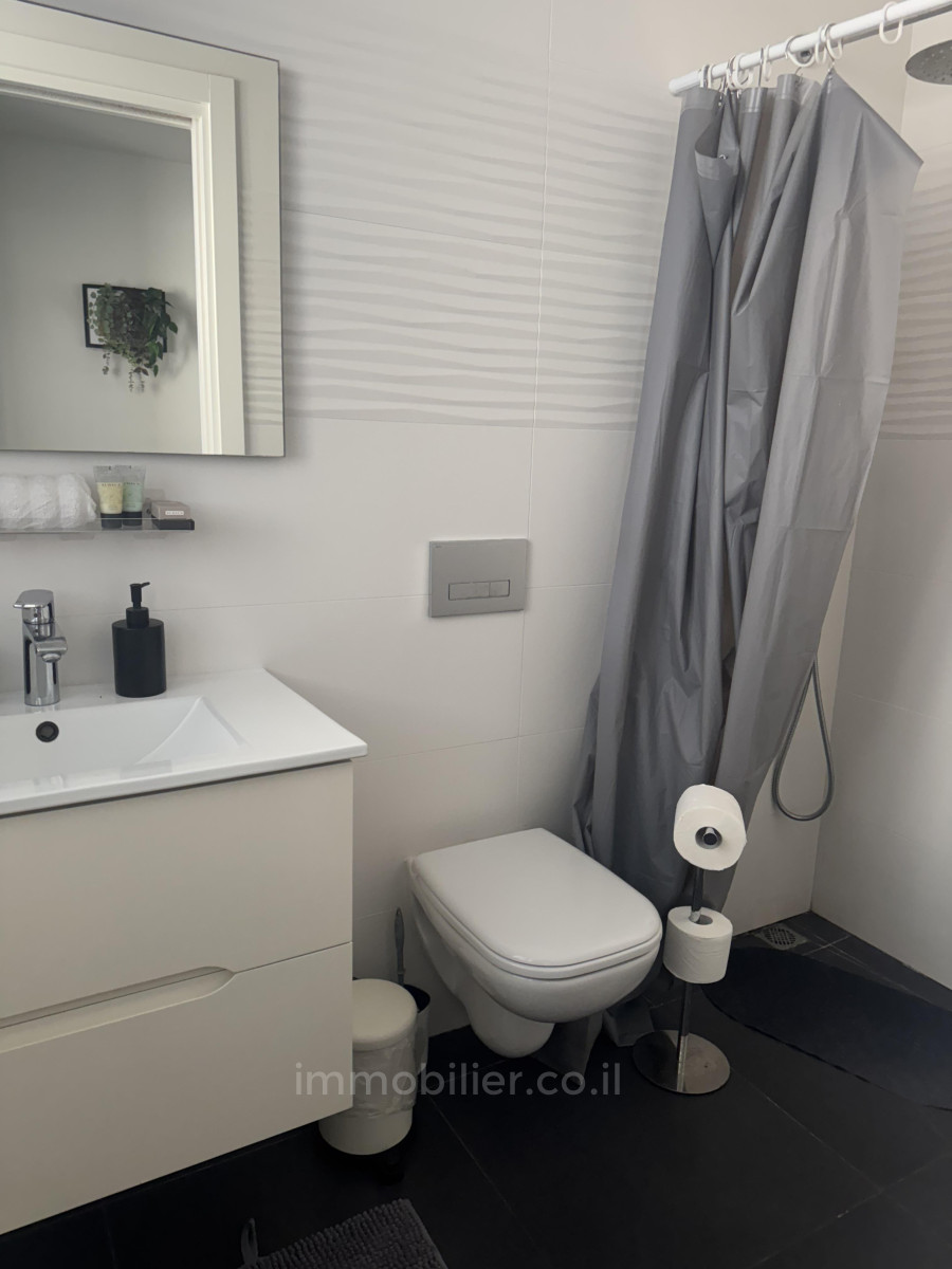 Apartamento 4 cômodos Tel Aviv Primeira linha de mar 342-IBL-6841