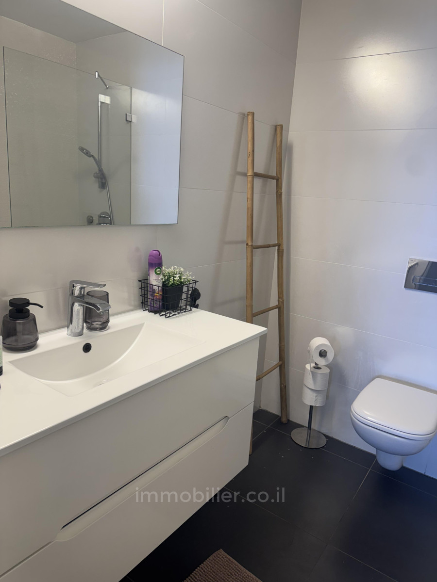 Apartamento 4 cômodos Tel Aviv Primeira linha de mar 342-IBL-6841