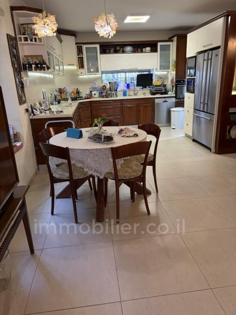 Casarão 6 cômodos Raanana Raanana 342-IBL-6884