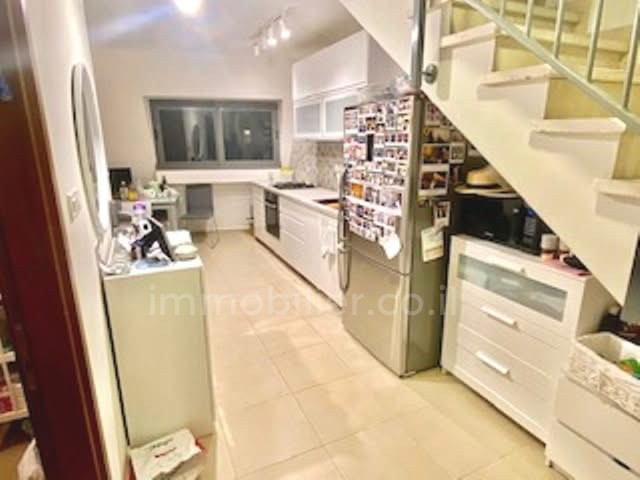 Duplex 4 cômodos Tel Aviv Florentine 342-IBL-6893