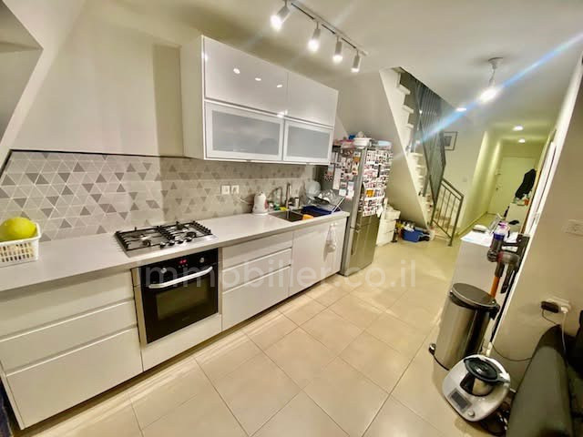 Duplex 4 cômodos Tel Aviv Florentine 342-IBL-6893