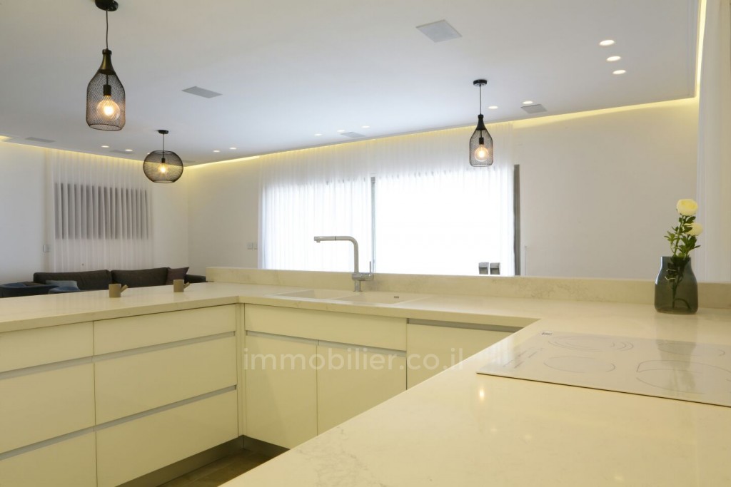 Apartamento 4 cômodos Jerusalém Rehavia 343-IBL-991