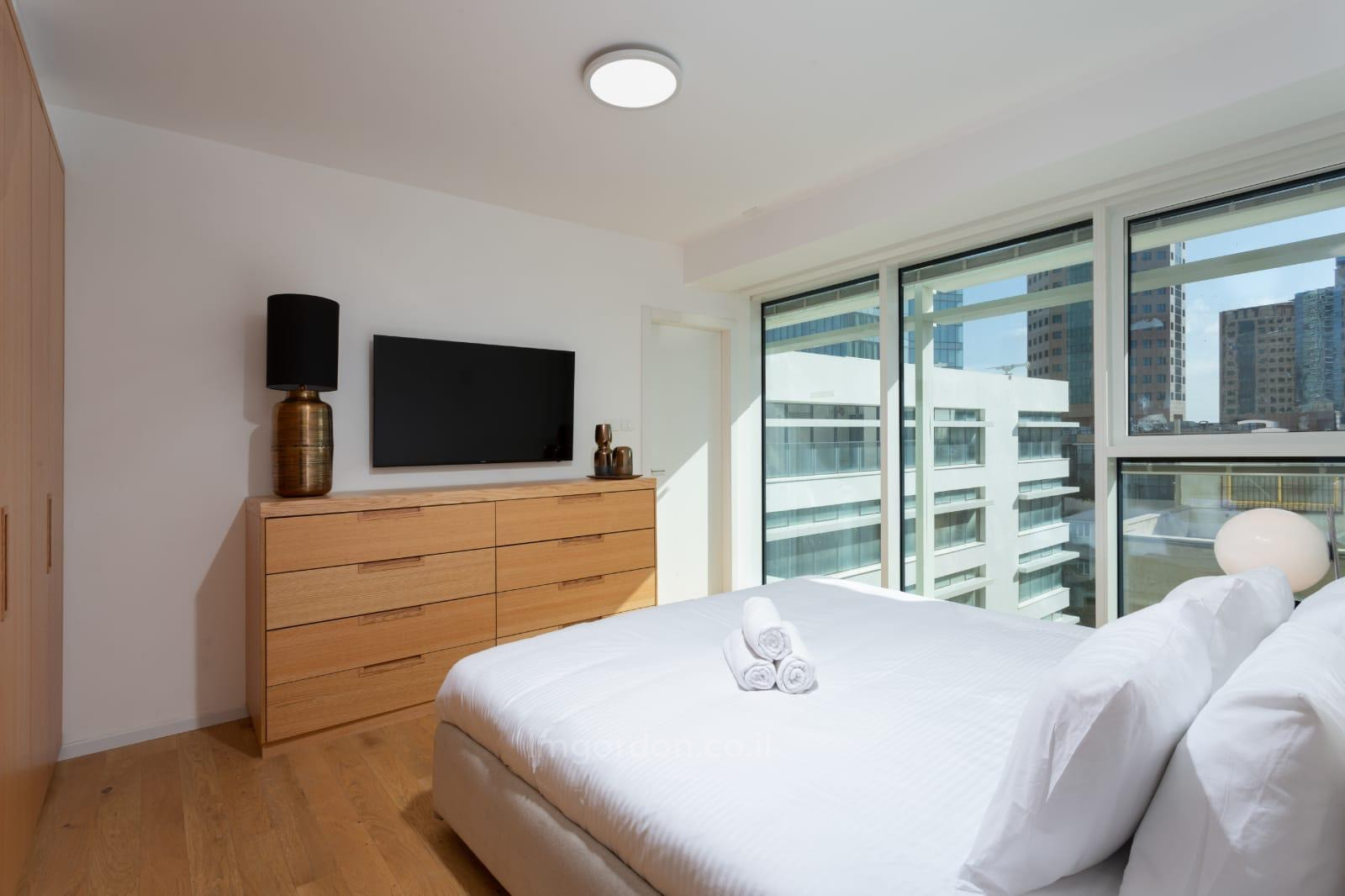 Apartamento 4 cômodos Tel Aviv Rothshild 357-IBL-1564