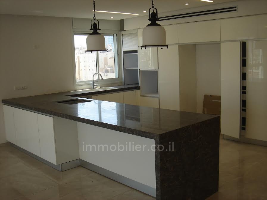 Cobertura 5 cômodos Netanya Centro da cidade 368-IBL-305