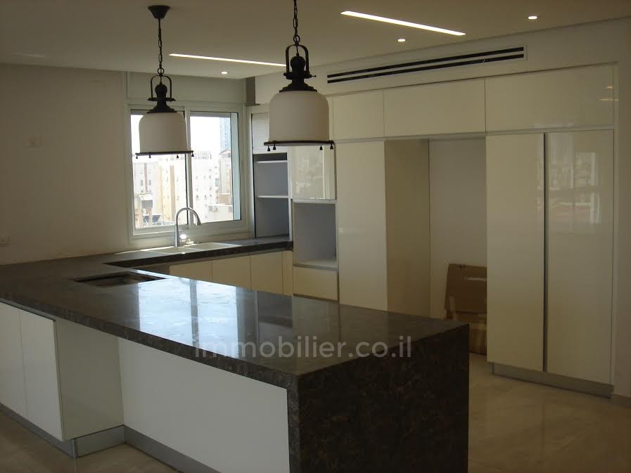 Cobertura 5 cômodos Netanya Centro da cidade 368-IBL-305