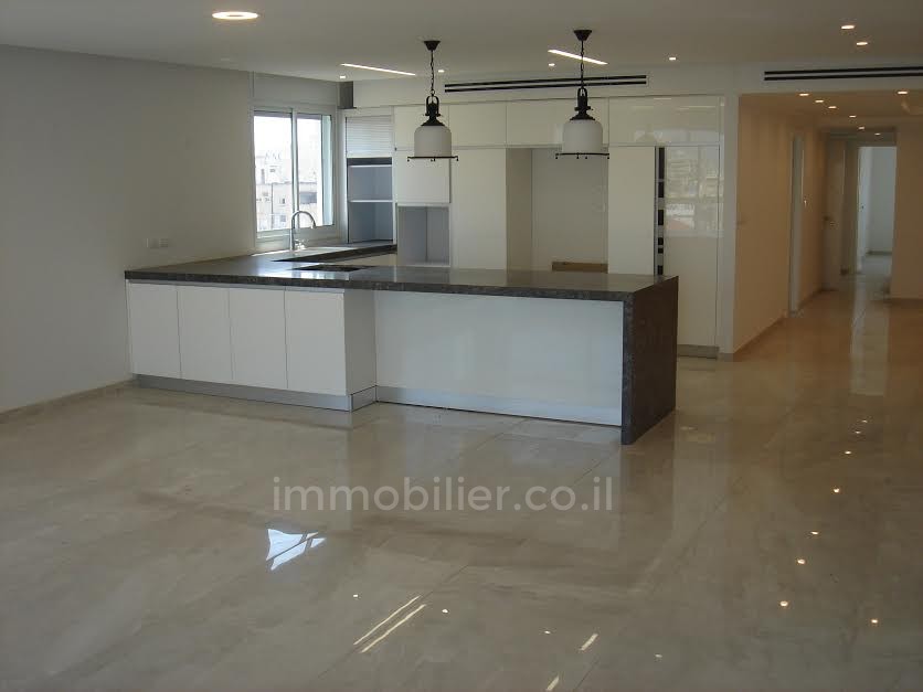 Cobertura 5 cômodos Netanya Centro da cidade 368-IBL-305