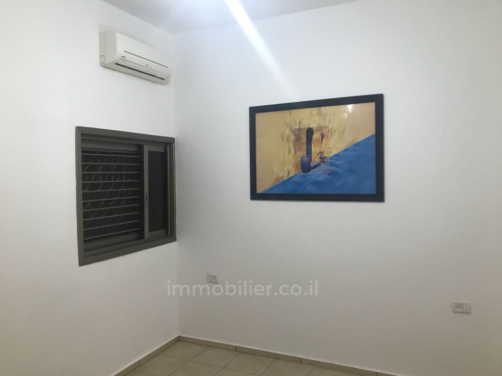 Apartamento 4 cômodos Netanya Centro da cidade 368-IBL-366