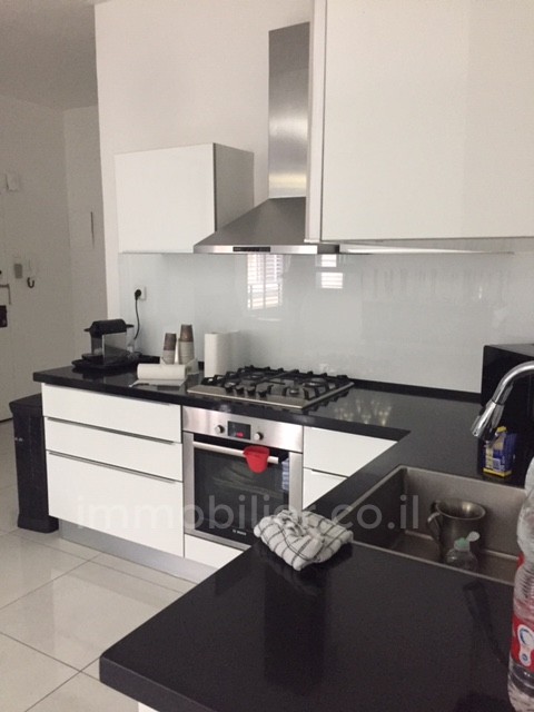 Apartamento 4 cômodos Netanya Centro da cidade 368-IBL-377