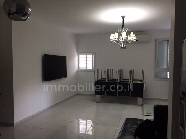 Apartamento 4 cômodos Netanya Centro da cidade 368-IBL-377