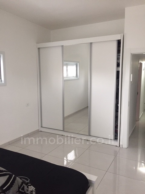 Apartamento 4 cômodos Netanya Centro da cidade 368-IBL-377