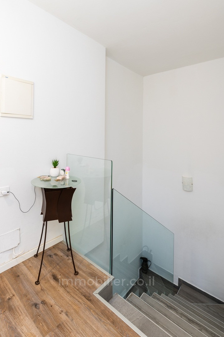 Casarão 6 cômodos Hadera Bairro Ha-Otsar 379-IBL-268