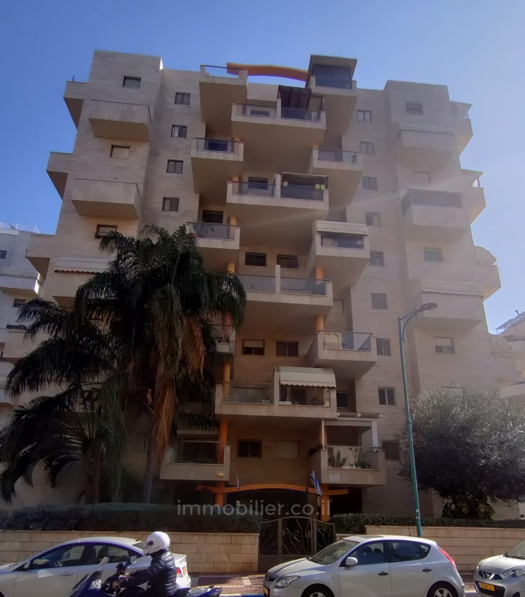 Apartamento 4 cômodos Hadera Bairro Ha-Otsar 379-IBL-273