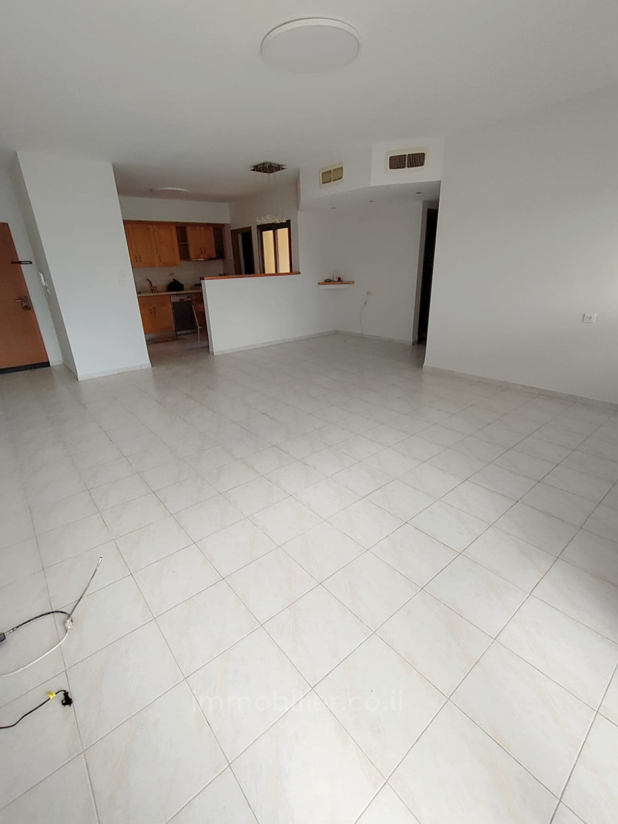 Apartamento 4 cômodos Hadera Bairro Ha-Otsar 379-IBL-273