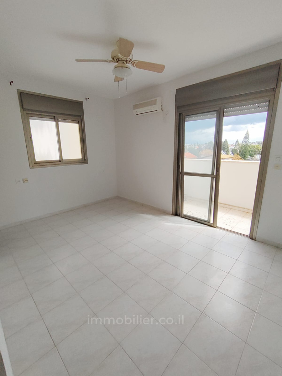 Apartamento 4 cômodos Hadera Bairro Ha-Otsar 379-IBL-273