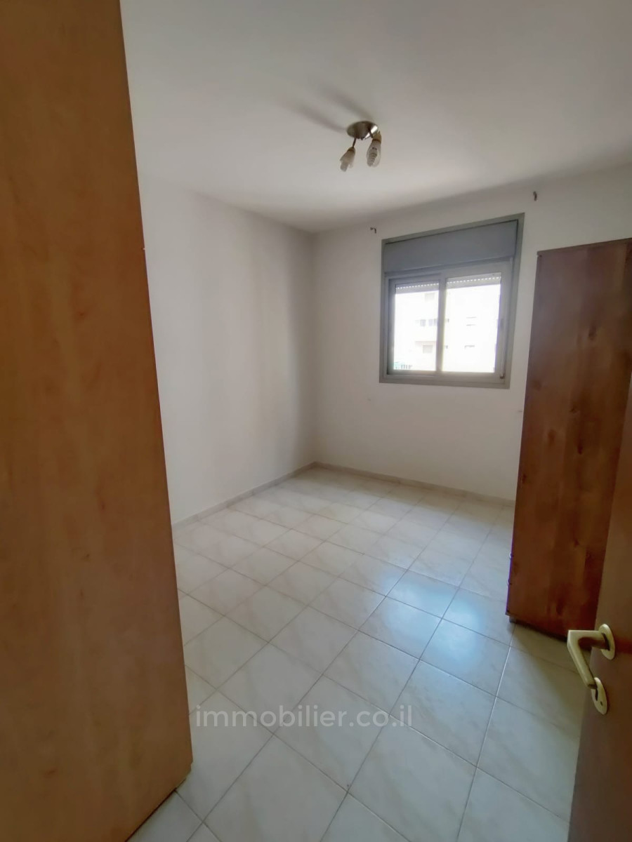 Apartamento 4 cômodos Hadera Bairro Ha-Otsar 379-IBL-273