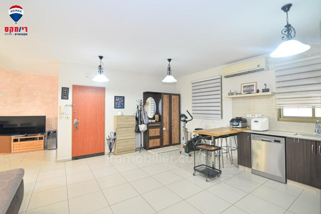 Apartamento 4 cômodos Hadera Centro da cidade 379-IBL-286