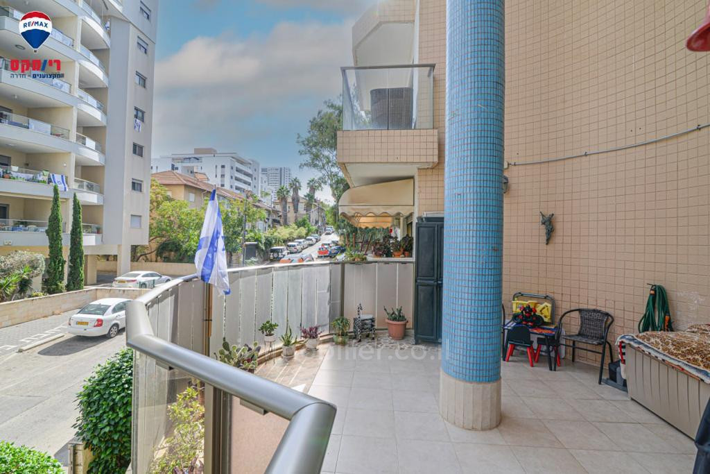 Apartamento 4 cômodos Hadera Centro da cidade 379-IBL-286