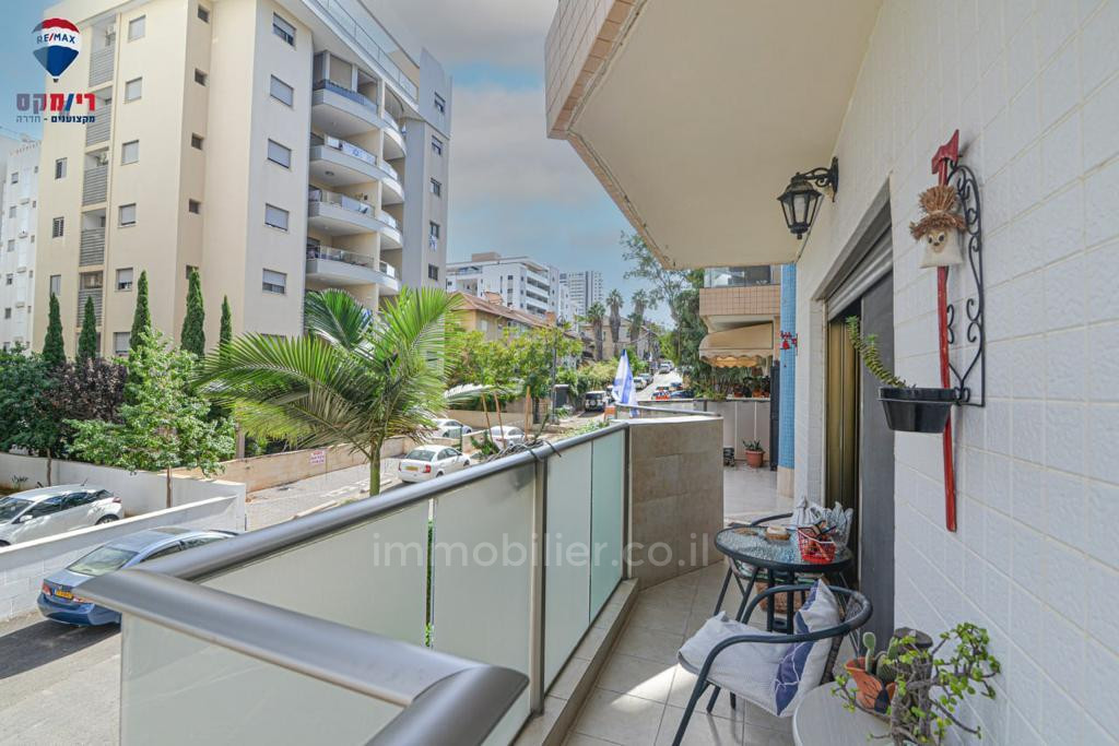 Apartamento 4 cômodos Hadera Centro da cidade 379-IBL-286