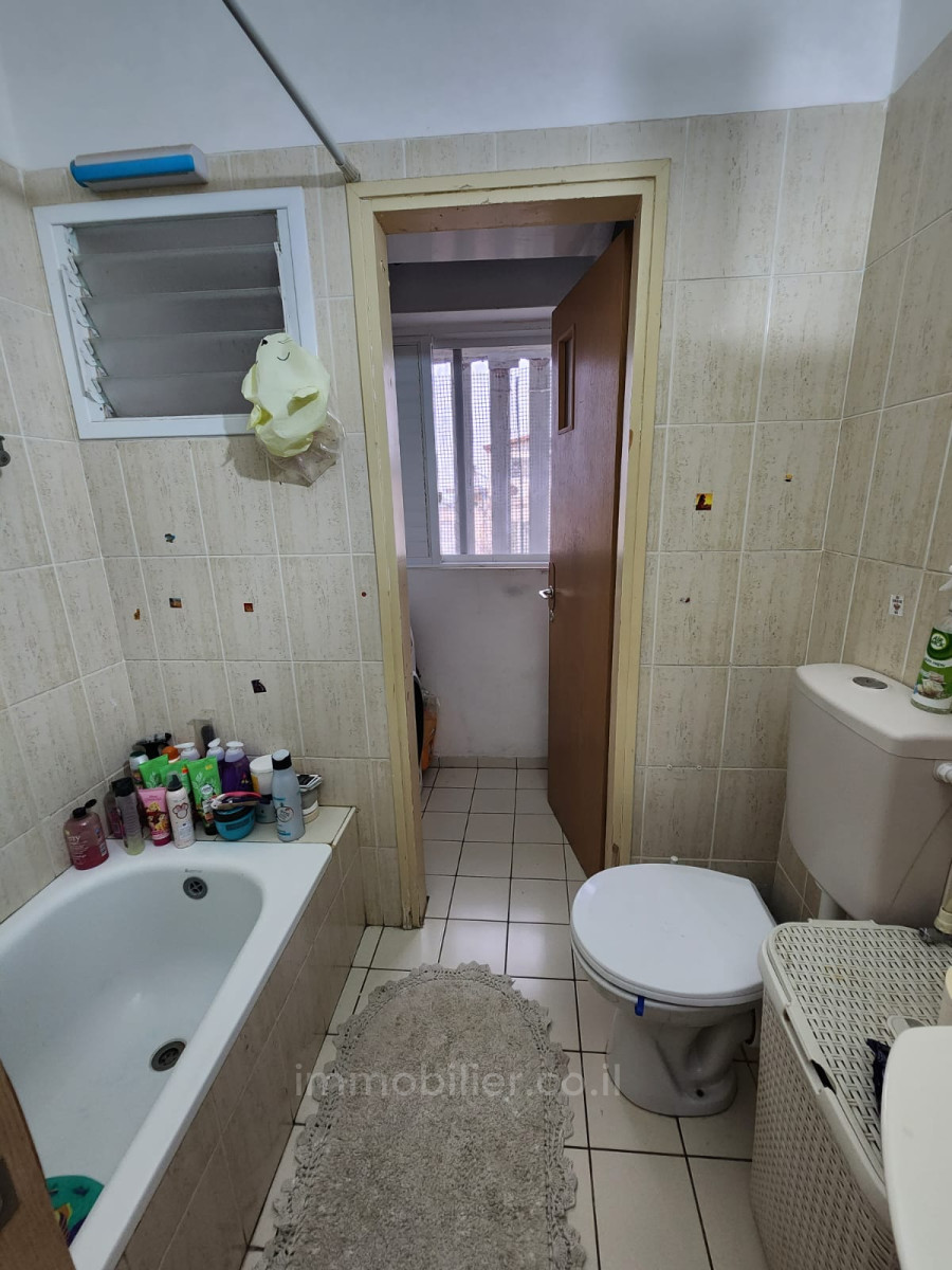 Apartamento 4 cômodos Hadera Givat olga 379-IBL-288