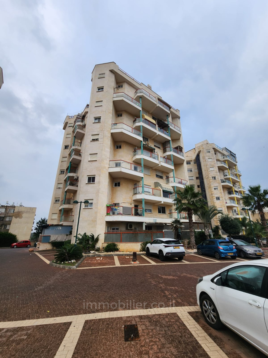 Apartamento 4 cômodos Hadera Givat olga 379-IBL-288