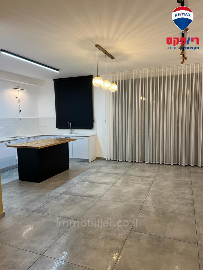 Apartamento 4 cômodos Hadera Centro da cidade 379-IBL-300