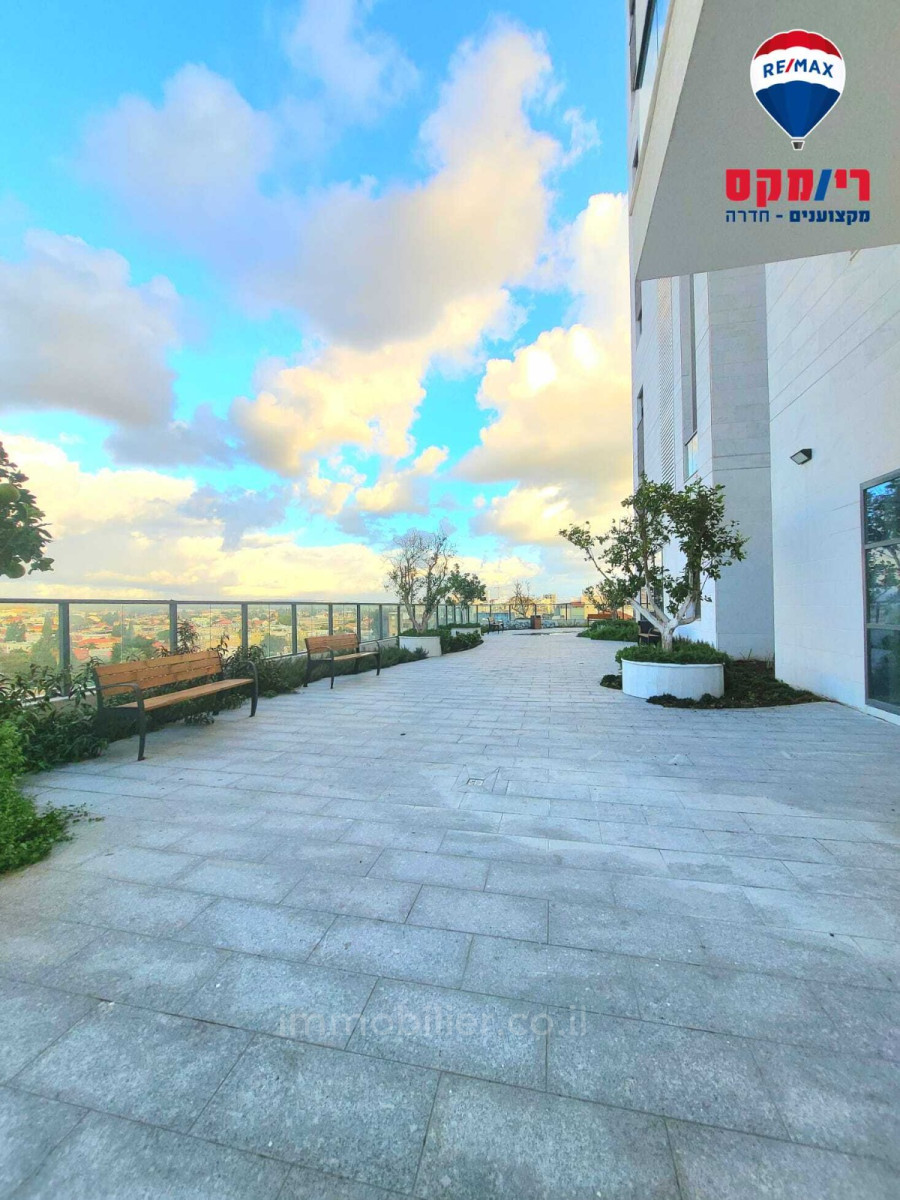 Apartamento 4 cômodos Hadera Centro da cidade 379-IBL-300