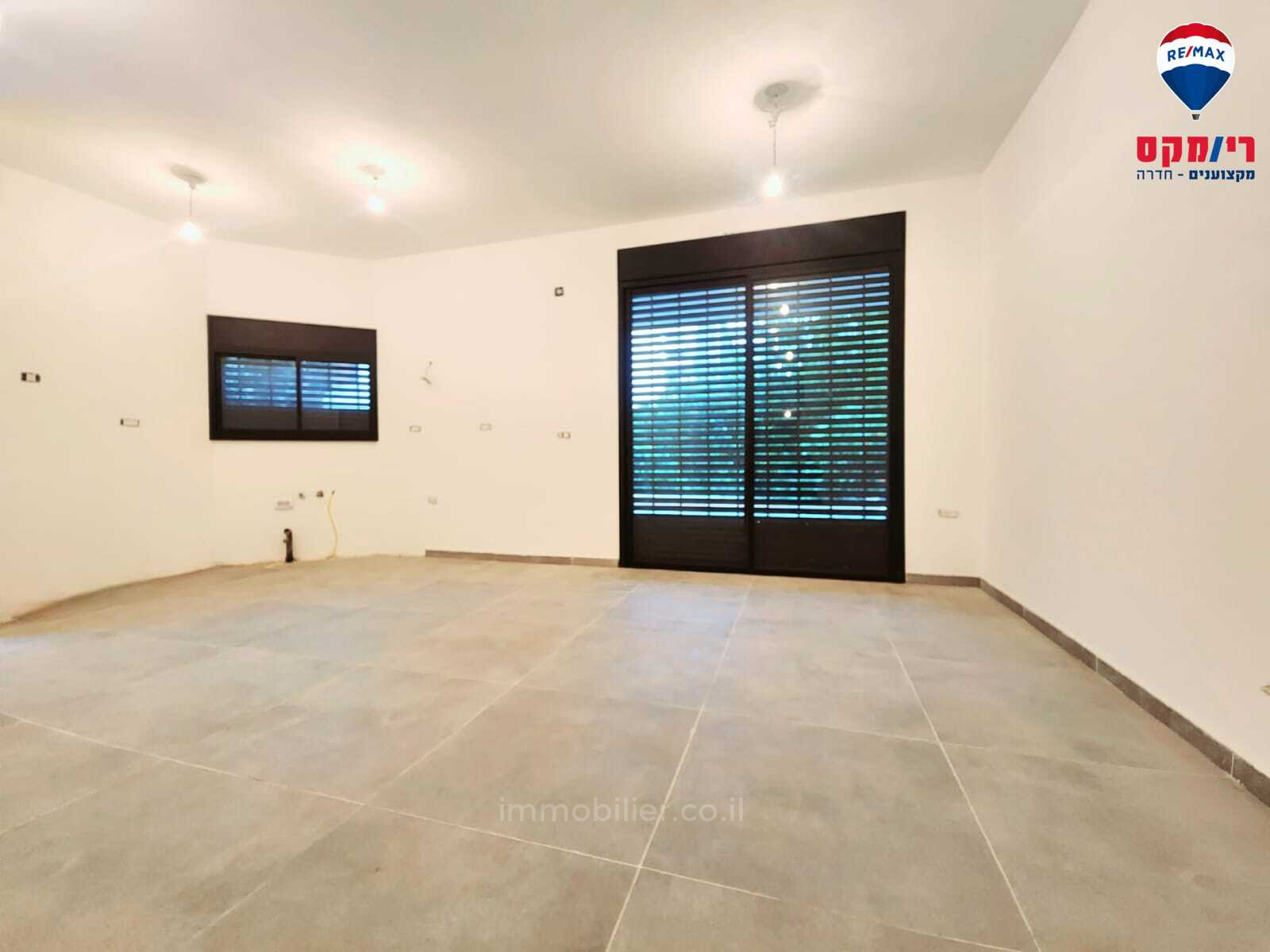 Apartamento garden 3 cômodos Hadera Centro da cidade 379-IBL-311