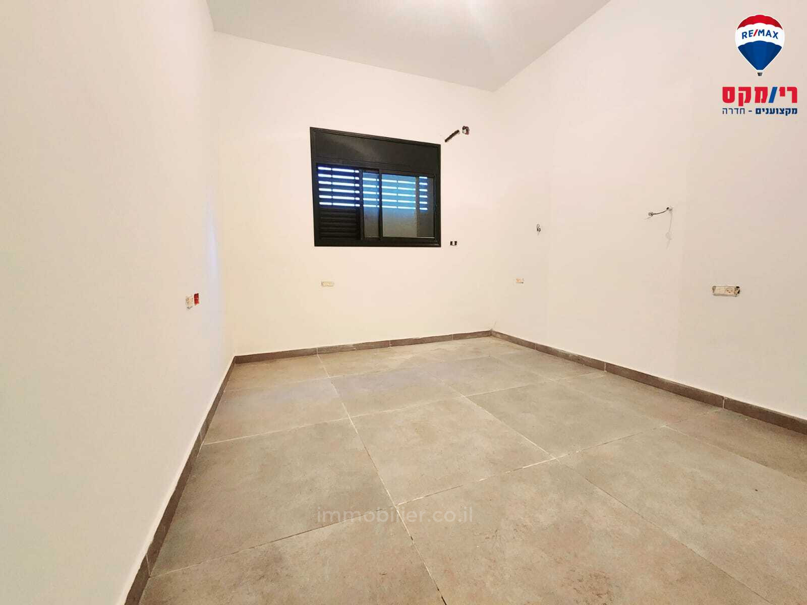 Apartamento garden 3 cômodos Hadera Centro da cidade 379-IBL-311