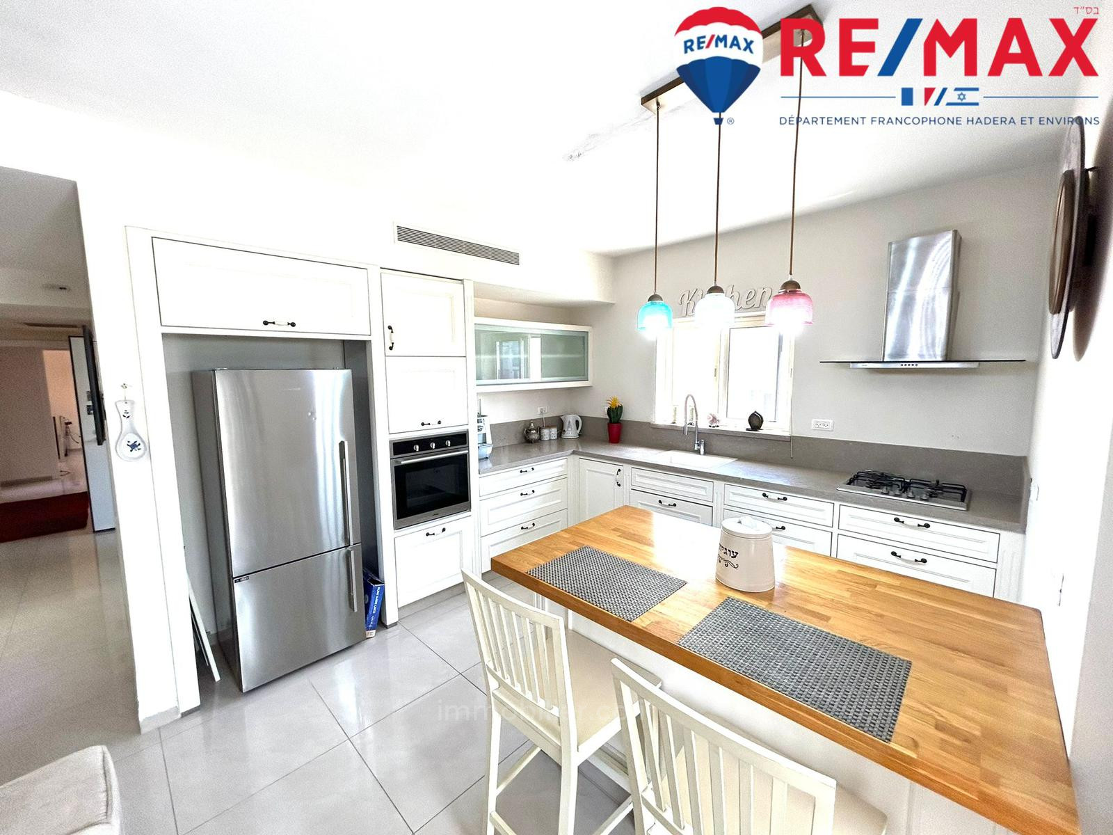 Apartamento 3 cômodos Hadera Centro da cidade 379-IBL-315