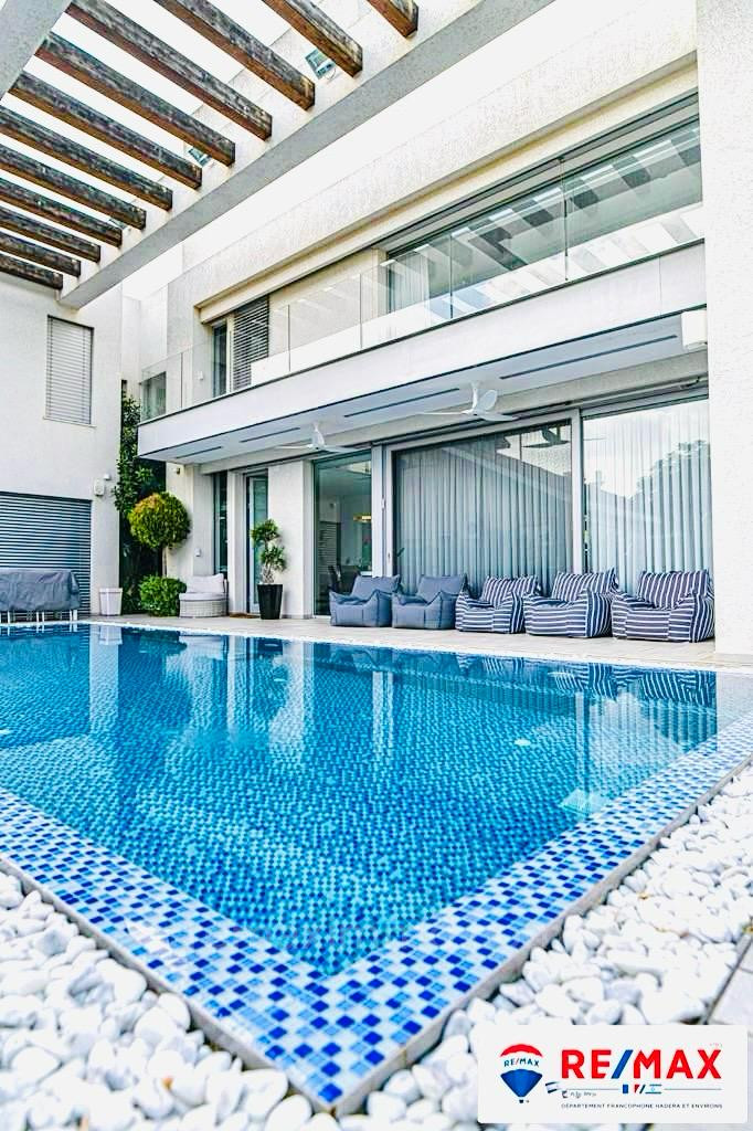 Casarão 8 cômodos Hadera Centro da cidade 379-IBL-319