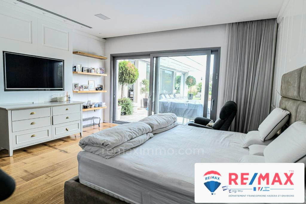 Casarão 8 cômodos Hadera Centro da cidade 379-IBL-319