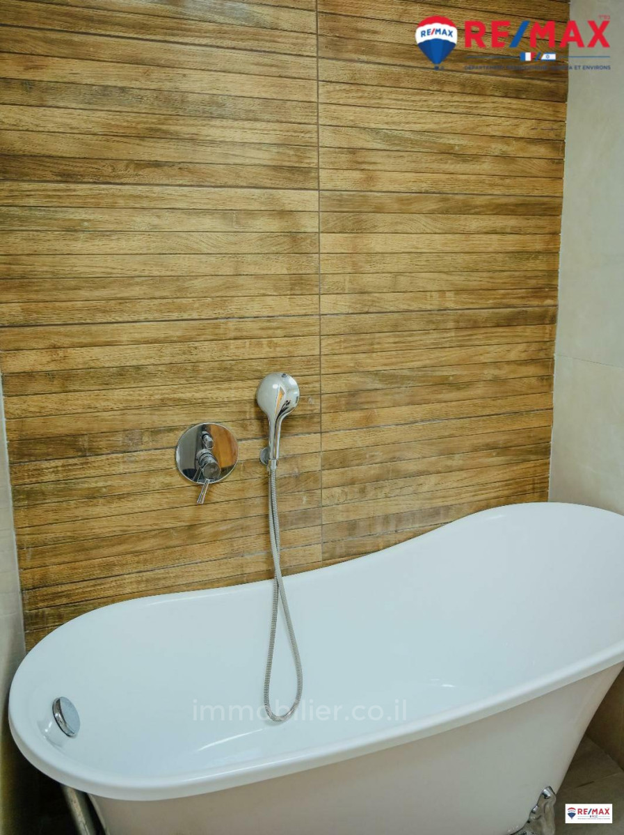 Apartamento 4 cômodos Hadera Centro da cidade 379-IBL-325