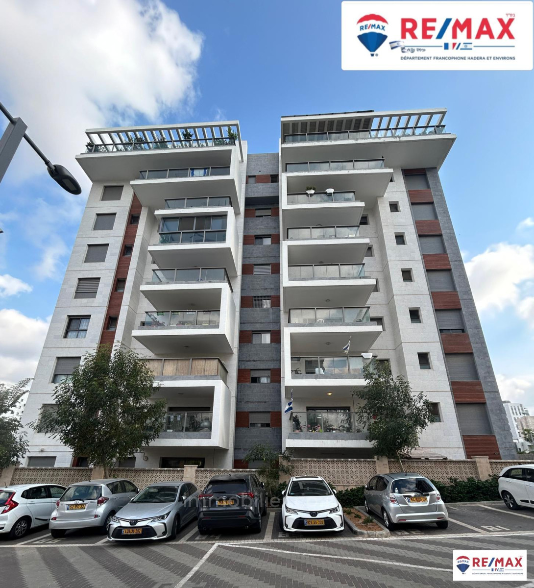 Apartamento 4 cômodos Hadera Bairro do Parque 379-IBL-327