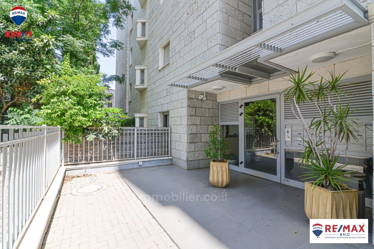 Apartamento garden 5 cômodos Hadera Centro da cidade 379-IBL-332