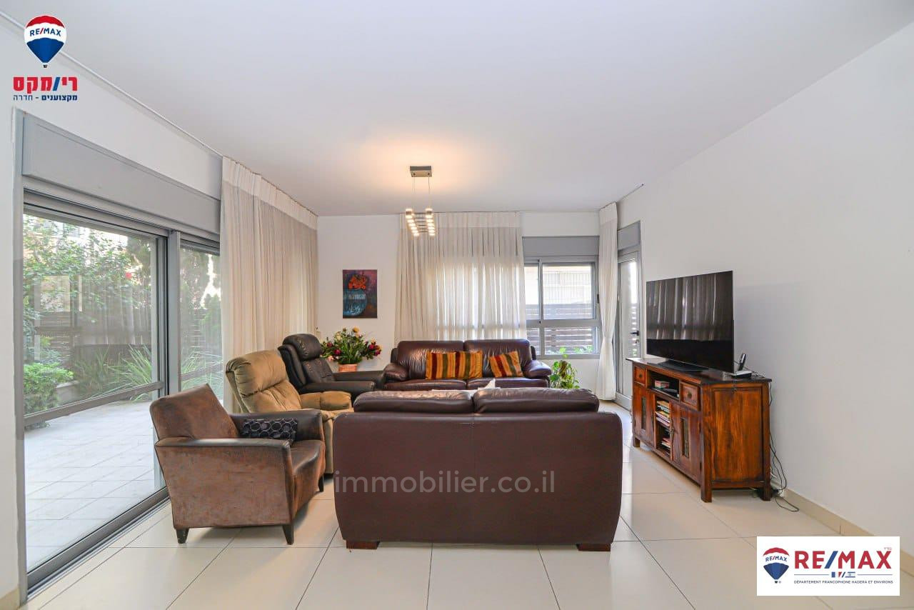 Apartamento garden 5 cômodos Hadera Centro da cidade 379-IBL-332