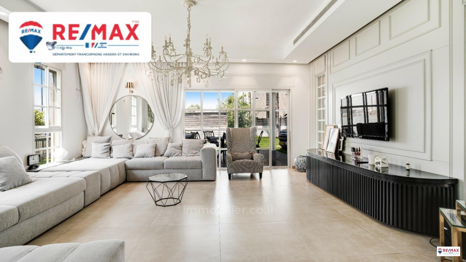 Casarão 7 cômodos Hadera Bairro Ha-Otsar 379-IBL-334