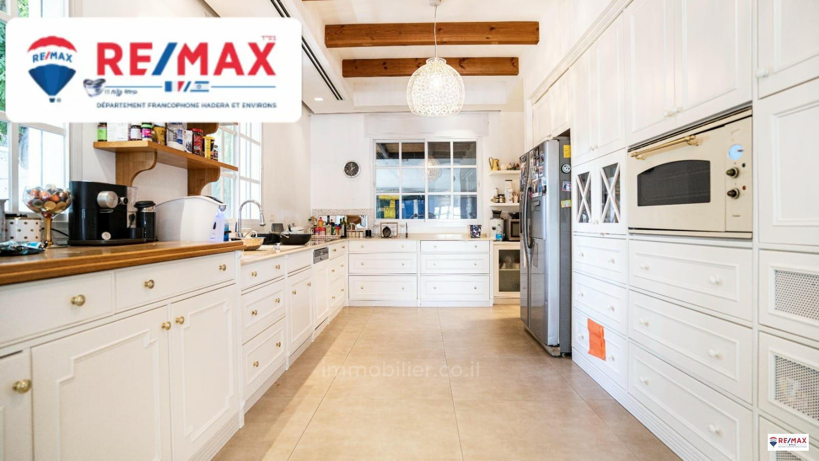 Casarão 7 cômodos Hadera Bairro Ha-Otsar 379-IBL-334