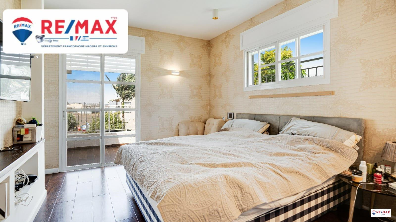 Casarão 7 cômodos Hadera Bairro Ha-Otsar 379-IBL-334