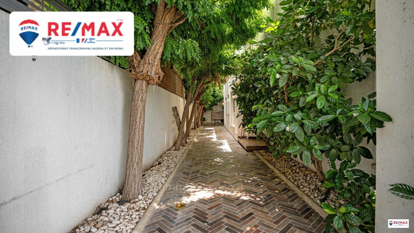 Casarão 7 cômodos Hadera Bairro Ha-Otsar 379-IBL-334